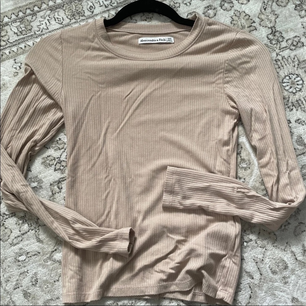 NWOT Abercrombie and Fitch long sleeve T